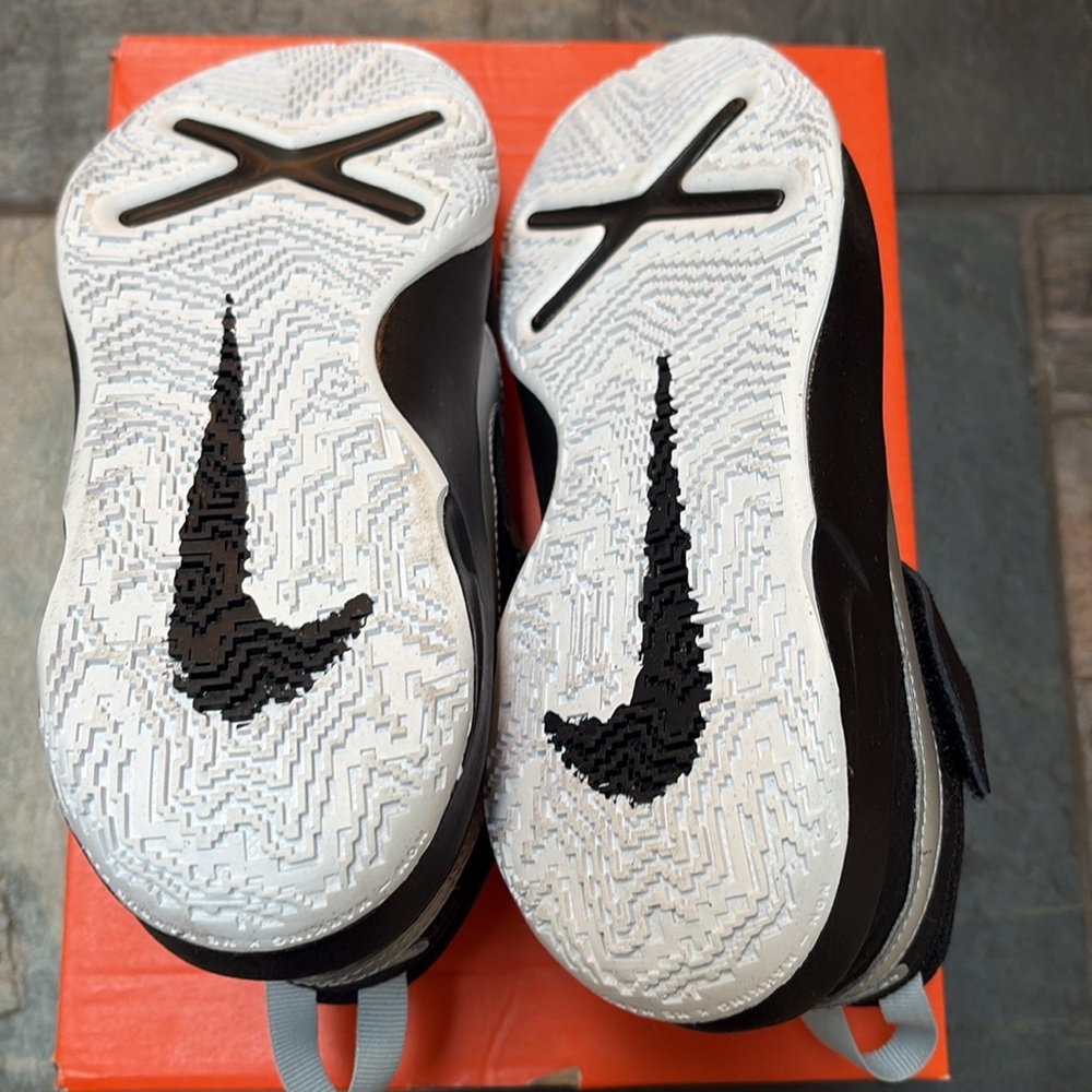 Nike Team Hustle D10 PS- Size 3y - Picture 6 of 8